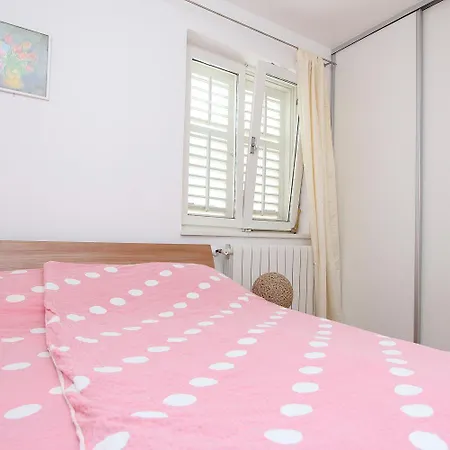Traumhaftes In Nur 300 Meter Zum Mit Taxibootverbindung Apartment Rovinj