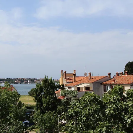 Traumhaftes In Nur 300 Meter Zum Mit Taxibootverbindung Rovinj