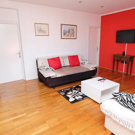 Apartment Traumhaftes In Nur 300 Meter Zum Mit Taxibootverbindung