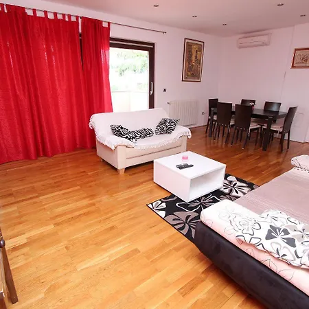 Apartment Traumhaftes In Nur 300 Meter Zum Mit Taxibootverbindung Rovinj