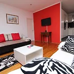 Traumhaftes In Nur 300 Meter Zum Mit Taxibootverbindung Apartment Rovinj